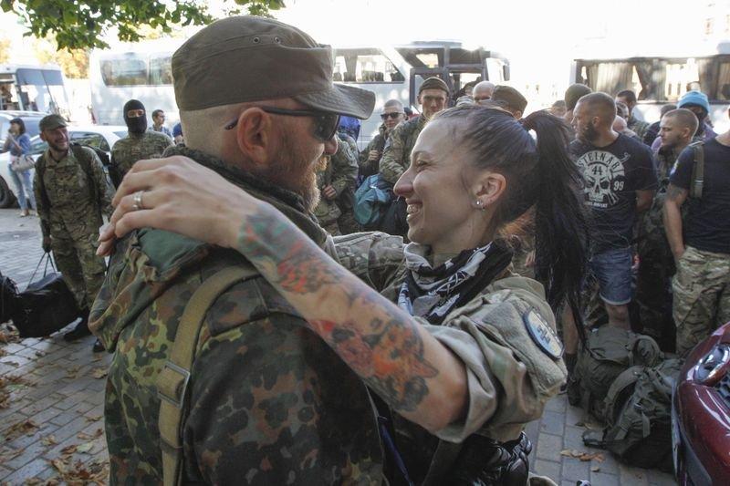 Gönüllü Azov taburu Doğu Ukrayna'dan döndü