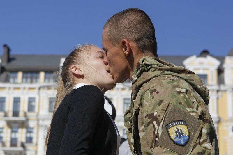 Gönüllü Azov taburu Doğu Ukrayna'dan döndü