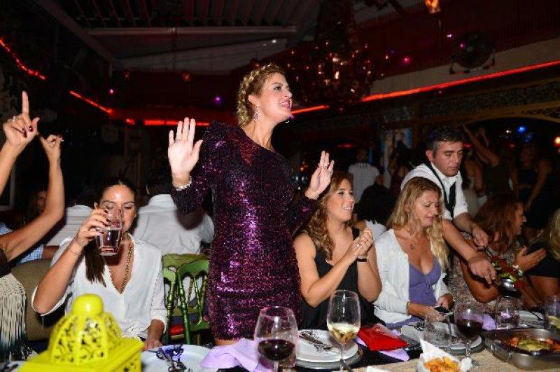 Ali Ağaoğlu Petek Ertüre'nin doğum gününe gitti