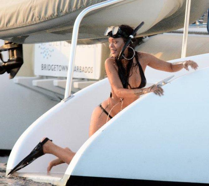 Rihanna denizden korkuyor 