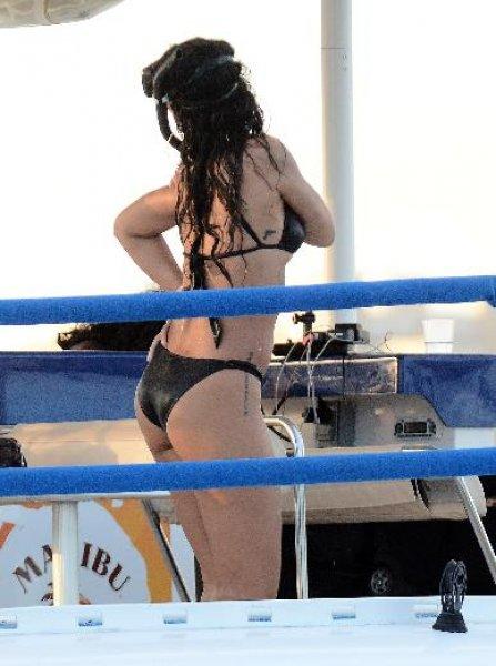 Rihanna denizden korkuyor 