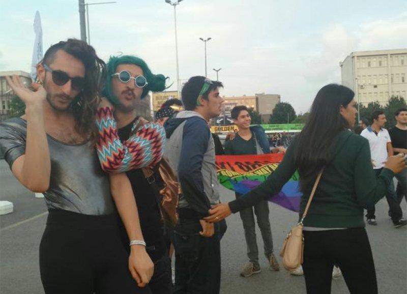 Lady Gaga konserinde hayranları da ilginç giyindi