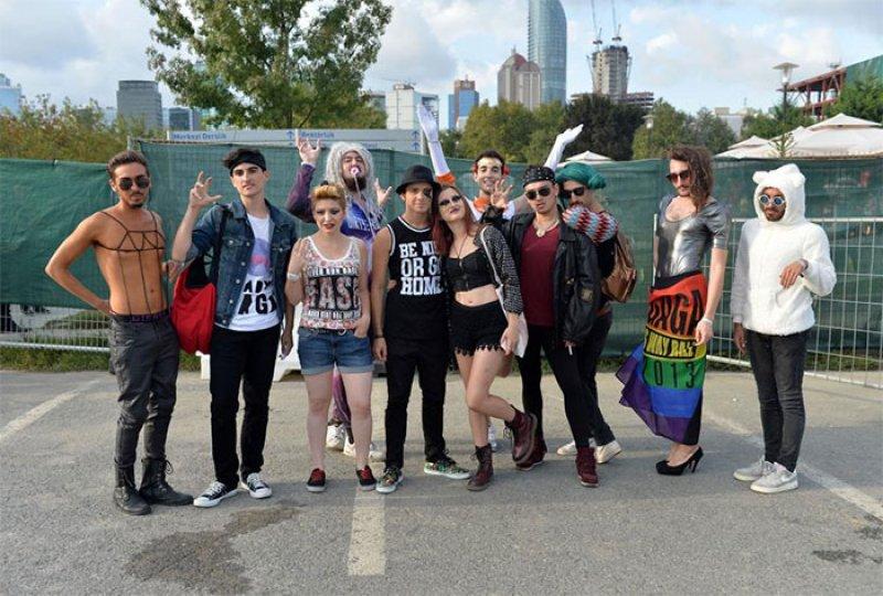 Lady Gaga konserinde hayranları da ilginç giyindi