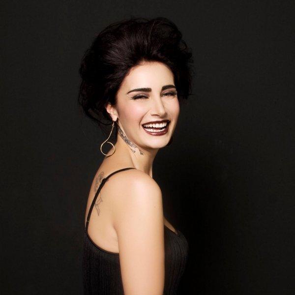 Sıla mankenlere taş çıkardı