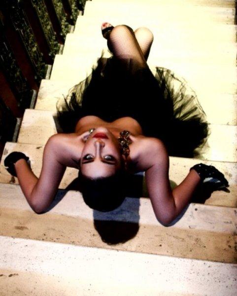 Sıla mankenlere taş çıkardı