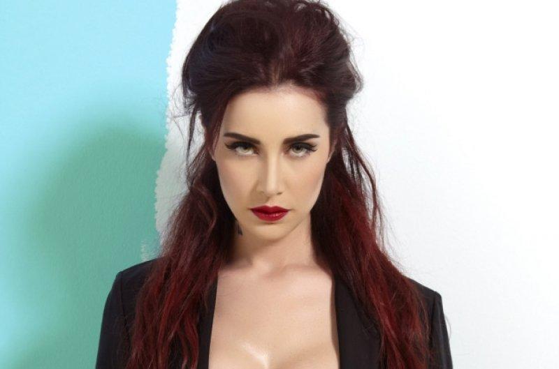 Sıla mankenlere taş çıkardı