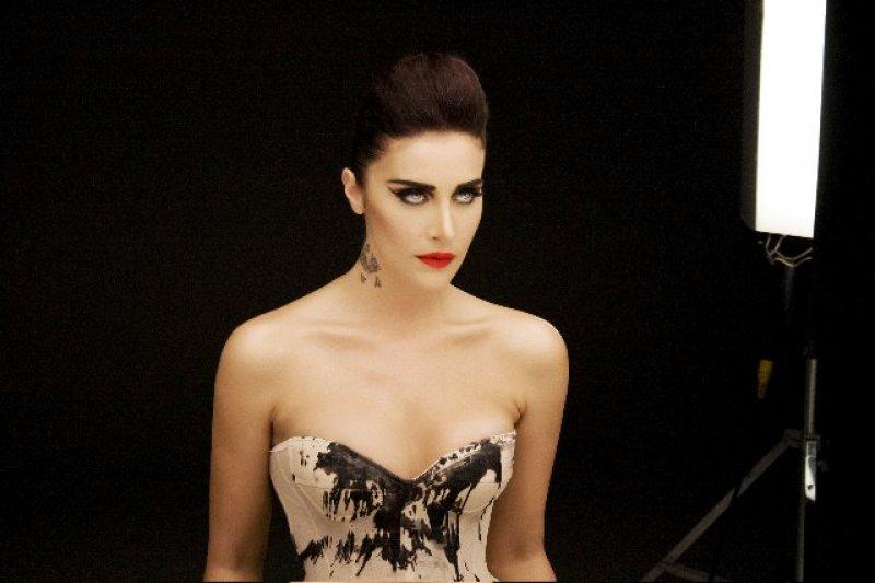 Sıla mankenlere taş çıkardı