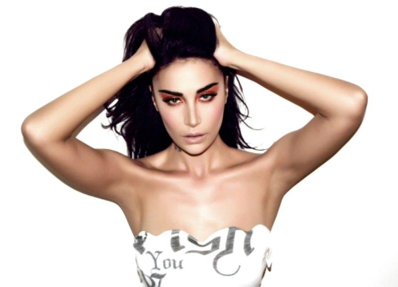 Sıla mankenlere taş çıkardı