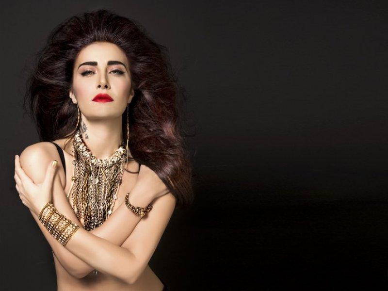 Sıla mankenlere taş çıkardı