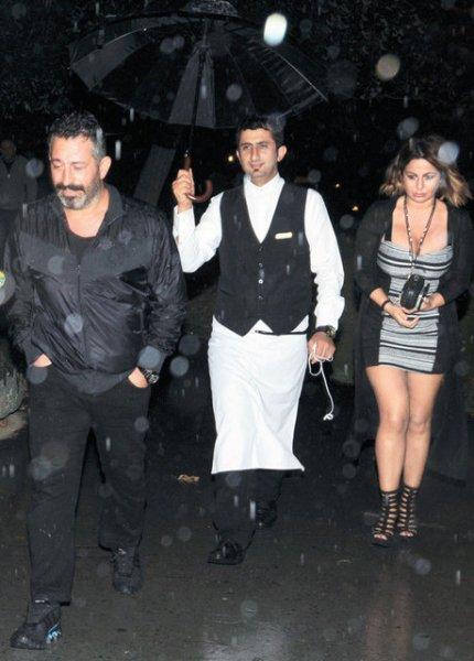 Cem Yılmaz yemek yediği kadınları tanımadı