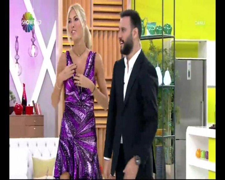 Çağla Şikel'in canlı yayında göğsü açıldı