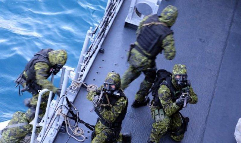 SAT komandolarından güç gösterisi