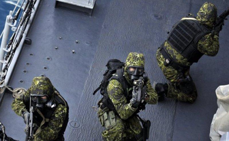 SAT komandolarından güç gösterisi