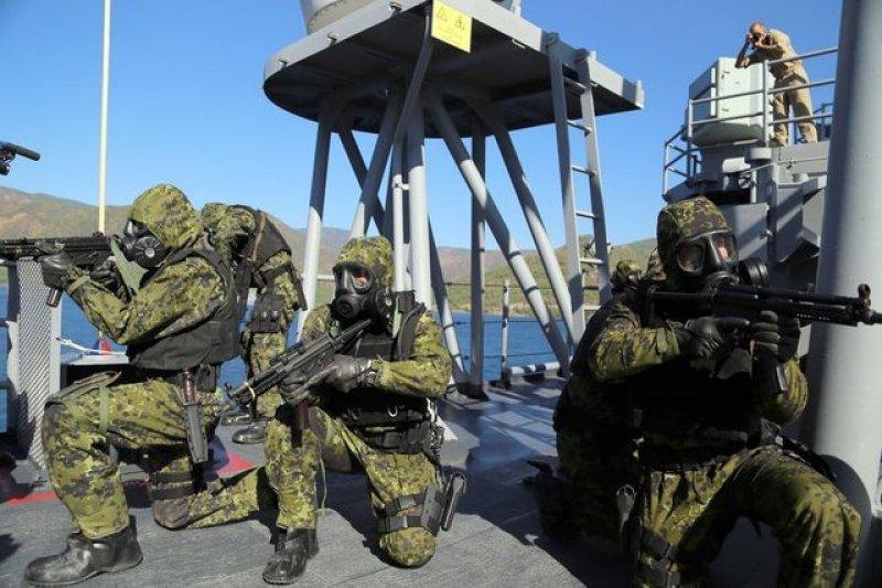 SAT komandolarından güç gösterisi