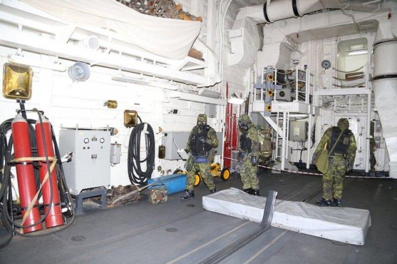 SAT komandolarından güç gösterisi