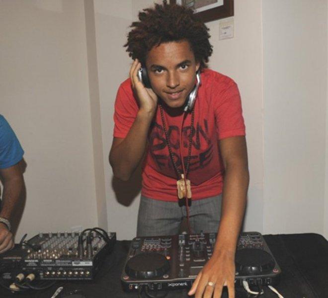 Tom Cruise'un evlatlık oğlu Connor Cruise dinini arıyor