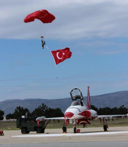 Eskişehir'de Türk Yıldızları ve SOLOTÜRK gösterisi