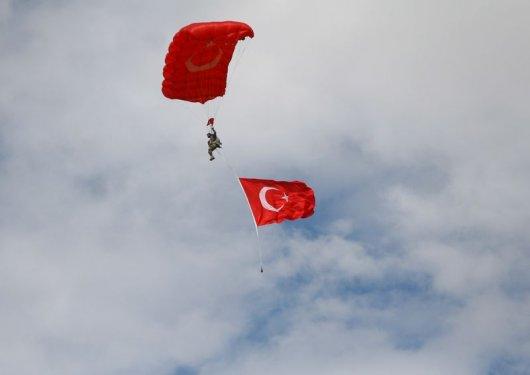 Eskişehir'de Türk Yıldızları ve SOLOTÜRK gösterisi