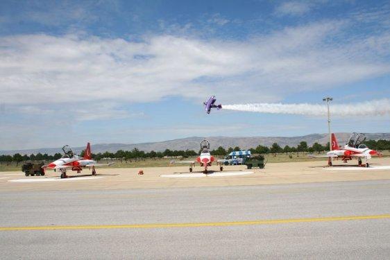 Eskişehir'de Türk Yıldızları ve SOLOTÜRK gösterisi