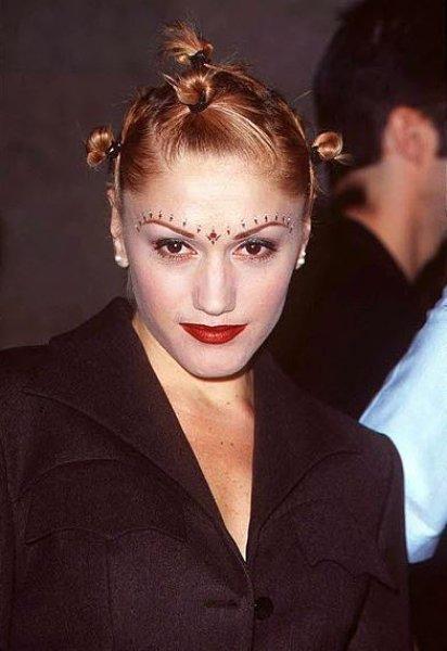 Kaşlarıyla fark yaratan ünlü isimler