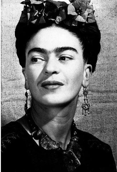 Kaşlarıyla fark yaratan ünlü isimler