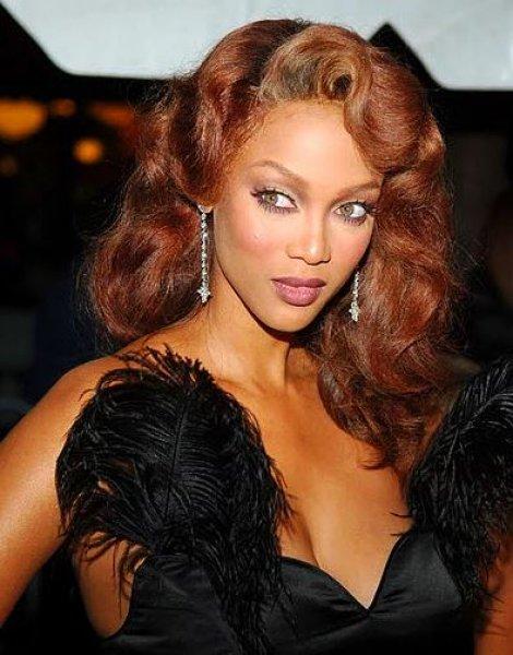 Kaşlarıyla fark yaratan ünlü isimler