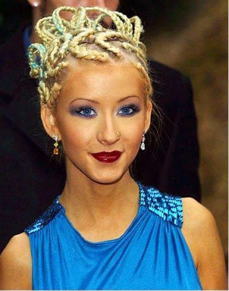 Kaşlarıyla fark yaratan ünlü isimler