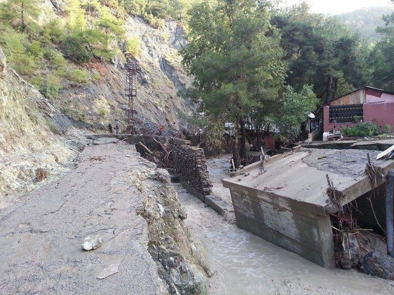 Hatay'ın Erzin ilçesi sele teslim oldu 