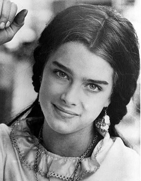 Kaşlarıyla fark yaratan ünlü isimler