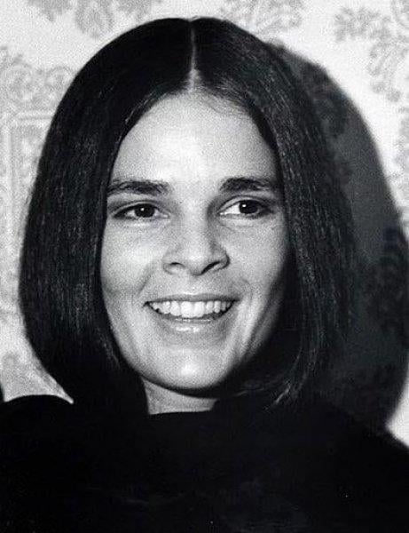 Kaşlarıyla fark yaratan ünlü isimler