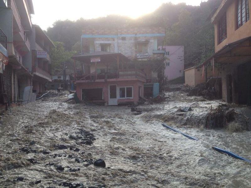 Hatay'ın Erzin ilçesi sele teslim oldu 