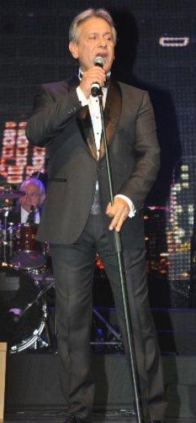 Neco sanat hayatının 50. yılını kutladı