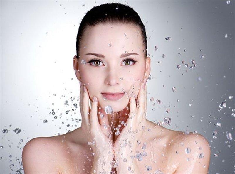 Soğuk duş almanın bilinmeyen 10 faydası