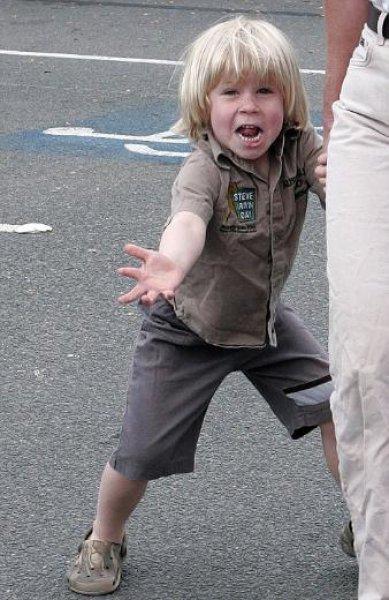 Timsah Avcısı Steewe Irwin'ın oğlu babasının yolunda