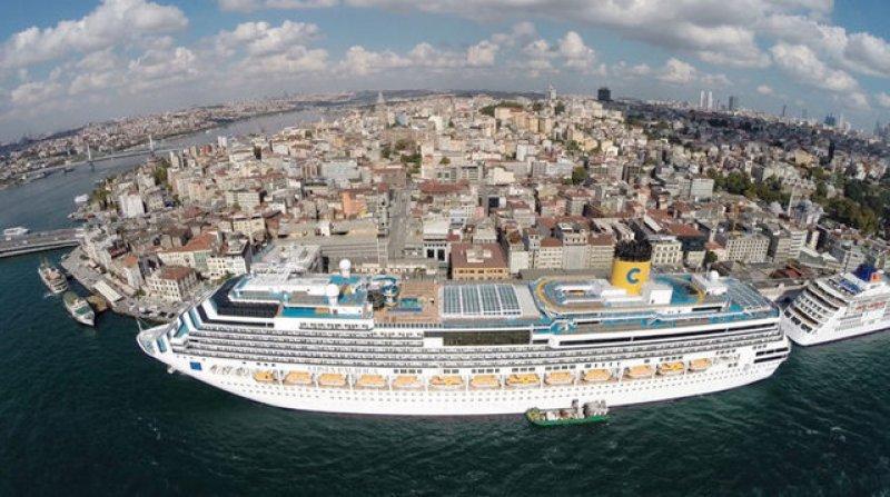 Dünyanın en büyük ve en eski cruise gemisi İstanbul'da