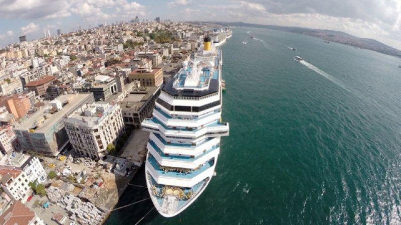 Dünyanın en büyük ve en eski cruise gemisi İstanbul'da