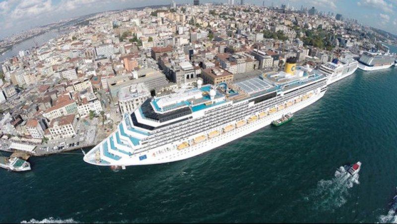 Dünyanın en büyük ve en eski cruise gemisi İstanbul'da