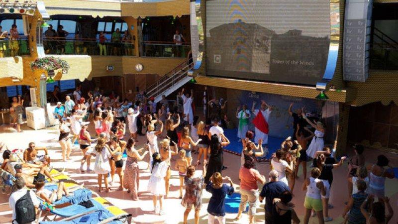 Dünyanın en büyük ve en eski cruise gemisi İstanbul'da