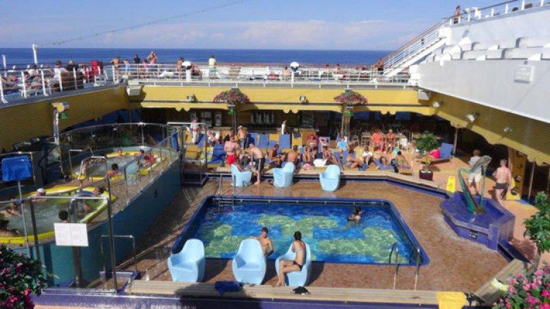 Dünyanın en büyük ve en eski cruise gemisi İstanbul'da