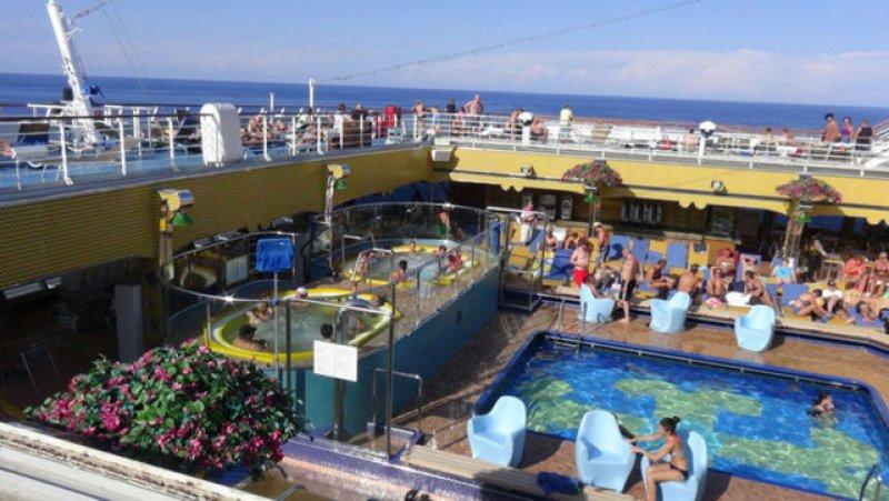 Dünyanın en büyük ve en eski cruise gemisi İstanbul'da