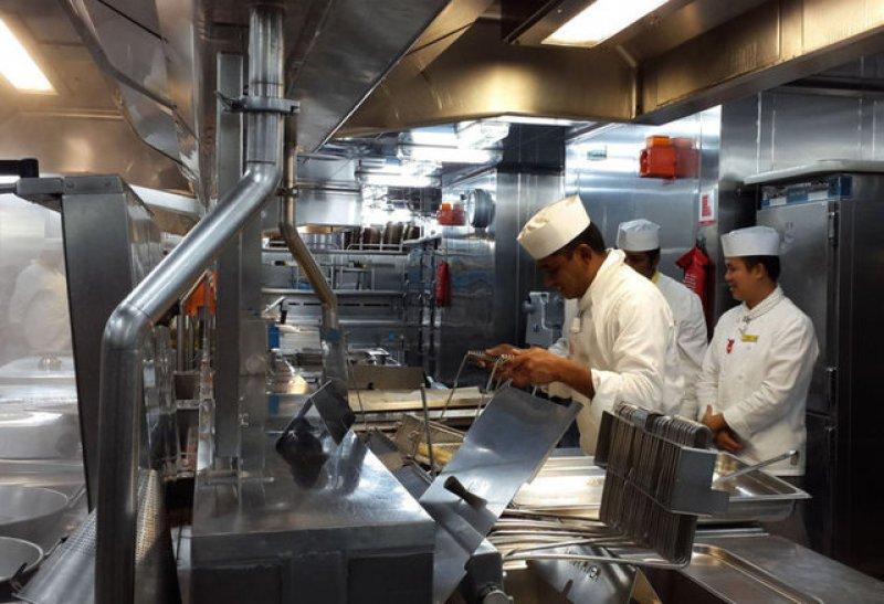 Dünyanın en büyük ve en eski cruise gemisi İstanbul'da