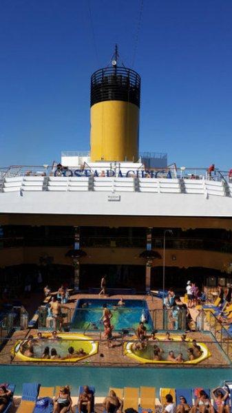 Dünyanın en büyük ve en eski cruise gemisi İstanbul'da