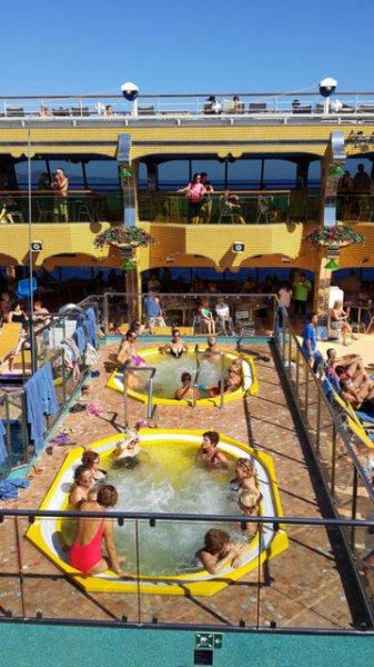 Dünyanın en büyük ve en eski cruise gemisi İstanbul'da