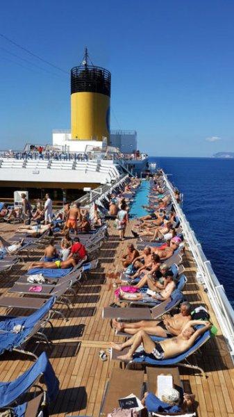 Dünyanın en büyük ve en eski cruise gemisi İstanbul'da