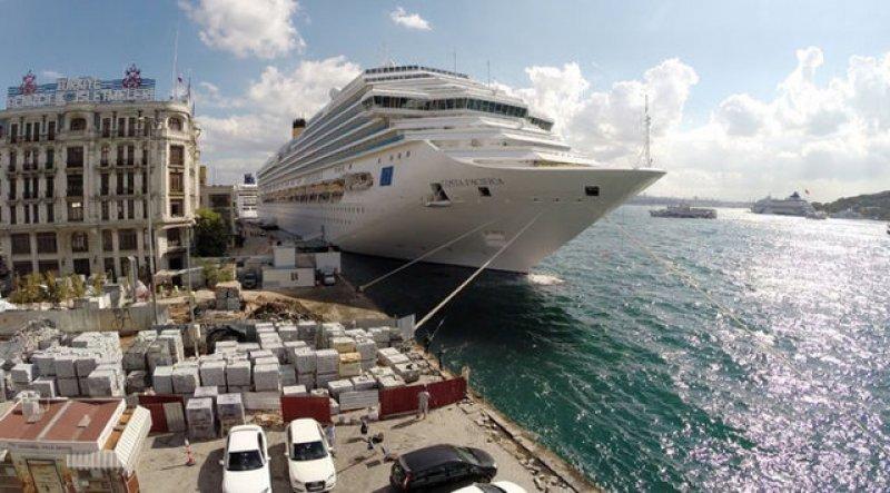 Dünyanın en büyük ve en eski cruise gemisi İstanbul'da