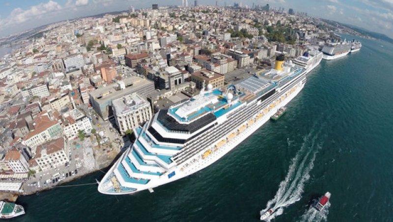 Dünyanın en büyük ve en eski cruise gemisi İstanbul'da
