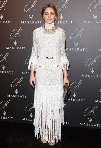 Ünlüler dekolte yarışına girdi 