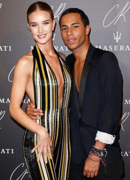 Ünlüler dekolte yarışına girdi 