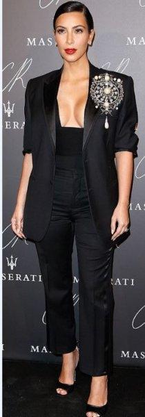 Ünlüler dekolte yarışına girdi 