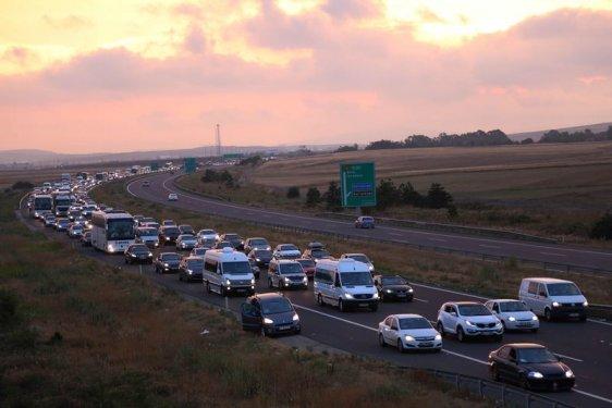 Tatilciler TEM'de 12 kilometrelik kuyruk oluşturdu